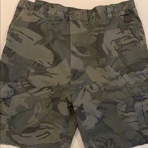 Men’s wrangler cammo cargo shorts size 48